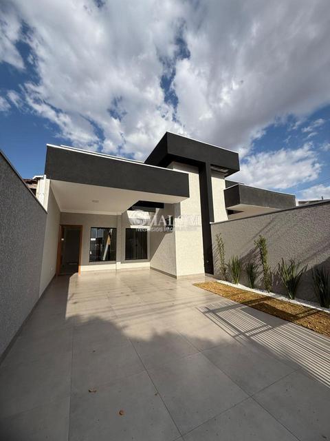 Casa à venda em Maringá, Conjunto João de Barro Itaparica, com 3 quartos, com 80 m²